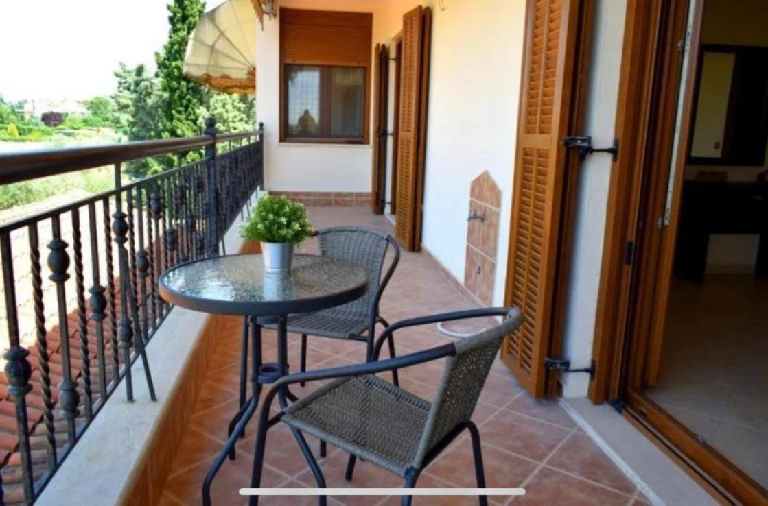 Luxury Appartment, Only 7 Minutes From Thessaloniki Airport And 15 Minutes From City Center ,For 8-23 People Also For Gatherings And Parties Neon Rysion Buitenkant foto